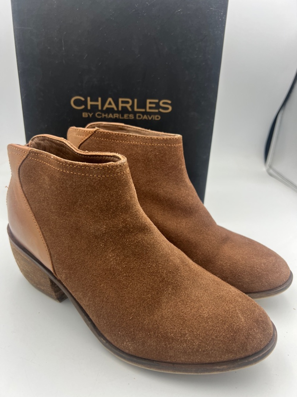 CHARLES BY CHARLES DAVID Brown Suede & Leather ankle Bootie Women’s Size 8